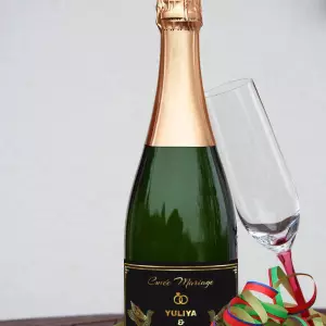 custom wedding label, elegant matte black and gold, for unique cuvée