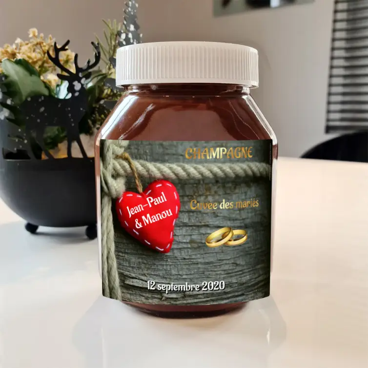 Étiquette personnalisée mariage champêtre, cœur rouge sur bois et anneaux dorés