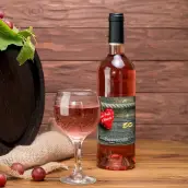 Étiquette personnalisée mariage champêtre, cœur rouge sur bois et anneaux dorés