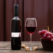 Étiquette personnalisée mariage fleurs et cœurs, élégance florale sur format compact