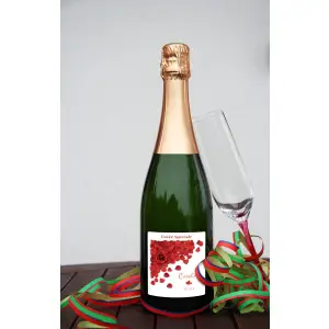 etiqueta personalizada de cumpleaños con pétalos de rosa, elegancia en rojo y blanco