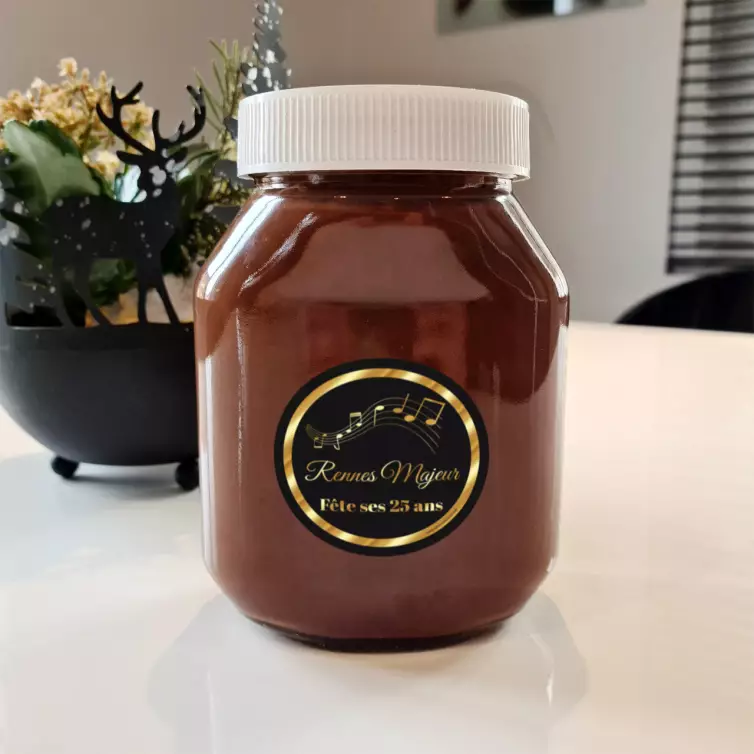 Custom musical birthday label, black and gold for an elegant celebration