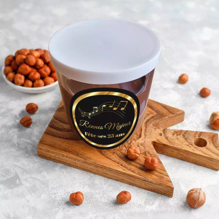 Custom musical birthday label, black and gold for an elegant celebration