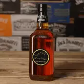 Custom musical birthday label, black and gold for an elegant celebration