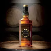 Custom musical birthday label, black and gold for an elegant celebration