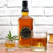 Custom musical birthday label, black and gold for an elegant celebration