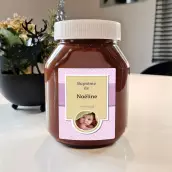 Étiquette autocollante personnalisée pour baptême fille – modèle avec photo et fond rose à pois