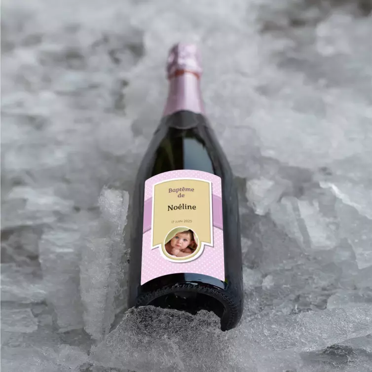 Étiquette autocollante personnalisée pour baptême fille – modèle avec photo et fond rose à pois