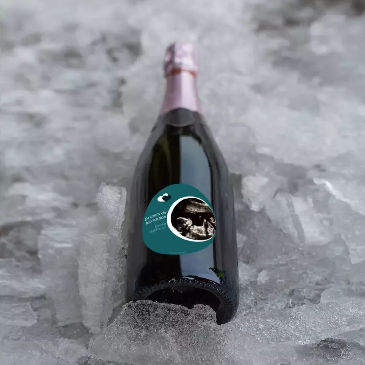 Custom round label for pregnancy announcement, ultrasound design