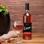 Étiquette personnalisée mariage, motif cœurs noirs et message “Love” format carré