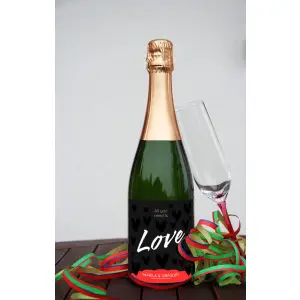 étiquette personnalisée mariage, motif cœurs noirs et message “love” format carré