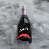 Étiquette personnalisée mariage, motif cœurs noirs et message “Love” format carré