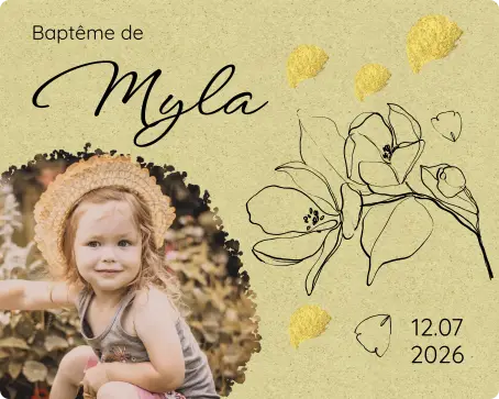 Étiquette personnalisée baptême fille, motif floral et photo, fond naturel