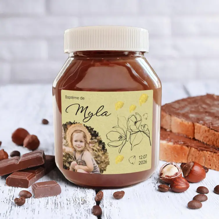 Étiquette personnalisée baptême fille, motif floral et photo, fond naturel