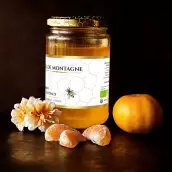 Custom label for mountain honey, refined beekeeping design