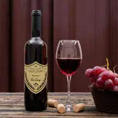 Étiquette personnalisée anniversaire, forme blason emblématique style grand cru