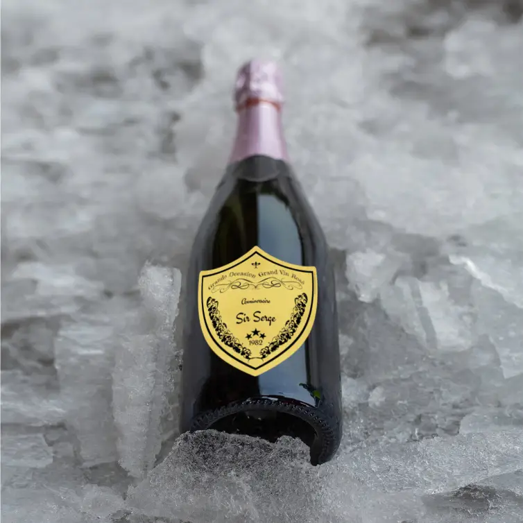 Étiquette personnalisée anniversaire, forme blason grand cru sur or brossé