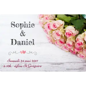 Erstellen sie ein personalisiertes hochzeitsetikett, das liebe und eleganz symbolisiert, mit unserem mit zarten rosen verzierten modell.