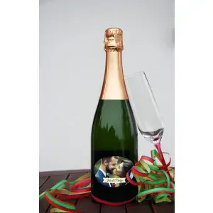 personalized wedding label with couple's photo – elegant oval format