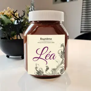 etichetta personalizzata per battesimo dal design elegante con nome al centro
