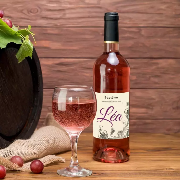 Étiquette personnalisée pour baptême au design élégant et prénom central