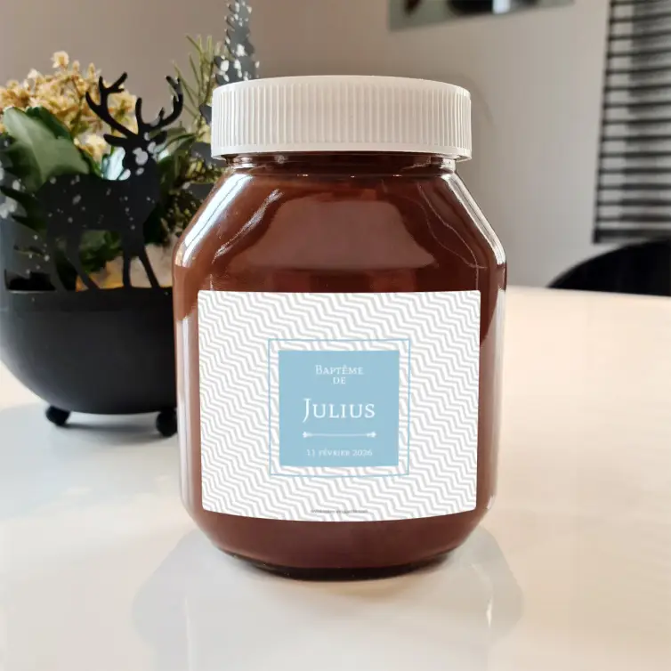 Étiquette personnalisée de baptême avec prénom sur fond géométrique moderne