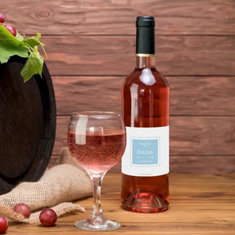 Étiquette personnalisée de baptême avec prénom sur fond géométrique moderne