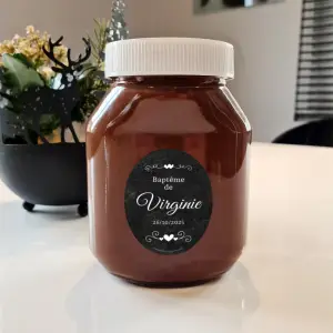 etichetta personalizzata per battesimo elegante con sfondo nero e scritta bianca