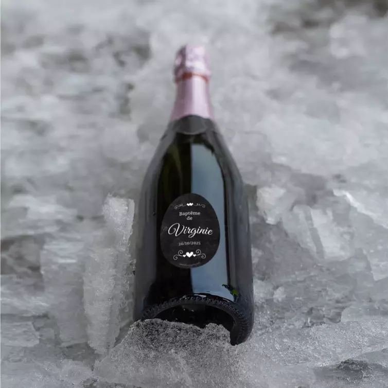 Étiquette personnalisée baptême élégante avec fond noir et écriture blanche