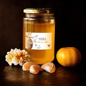 étiquette personnalisée pour pot de miel avec illustration ruche et abeilles