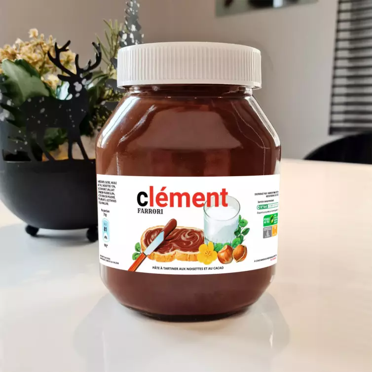 Custom hazelnut and cocoa nutella spread label
