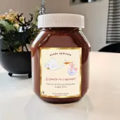 Custom label to announce a pregnancy in an original way